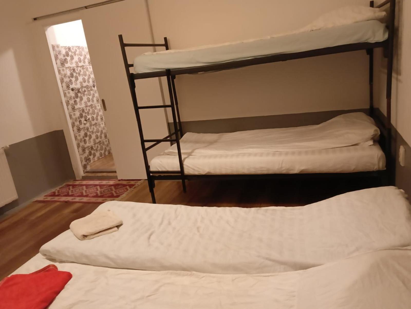 Zen Hostel คลูจ-นาโปกา ภายนอก รูปภาพ